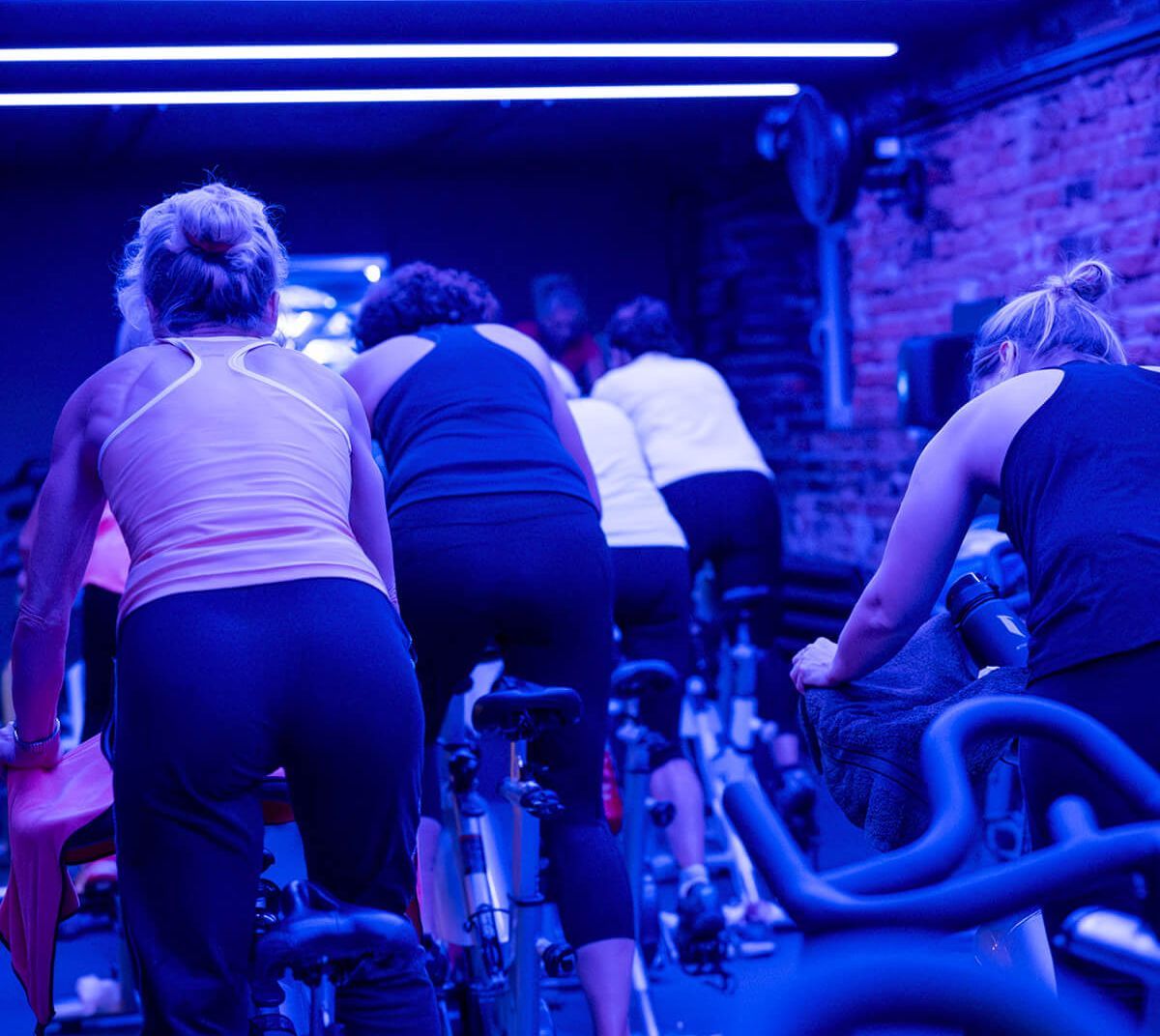 Mitglieder beim Cycling-Kurs im aktiVital Dessau